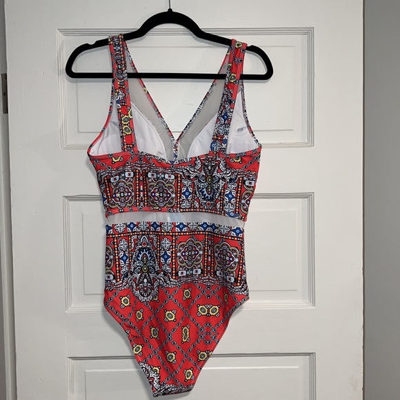 Blue & Red mesh Cupshe one piece bathing suit. Never worn. Size large. - Picture 3 of 7
